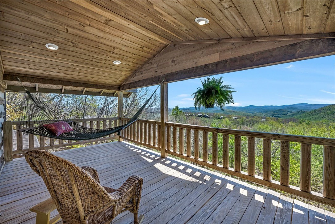 Image number 15 for the current listing