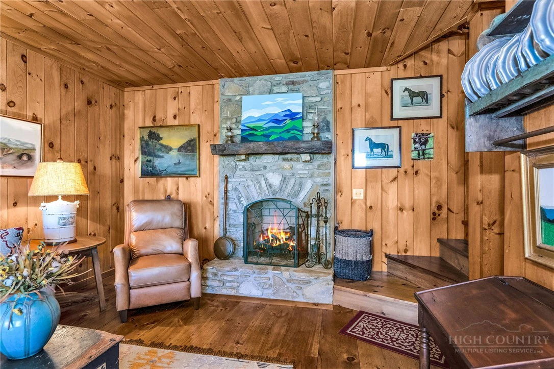 Image number 17 for the current listing