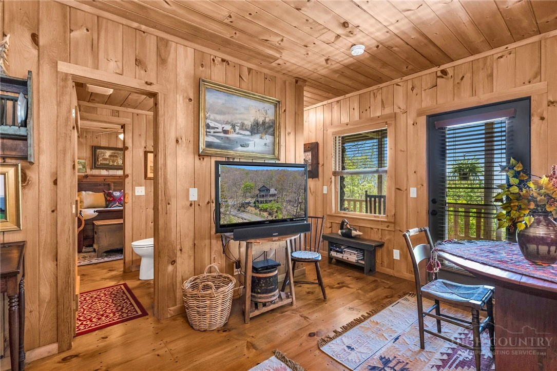 Image number 20 for the current listing