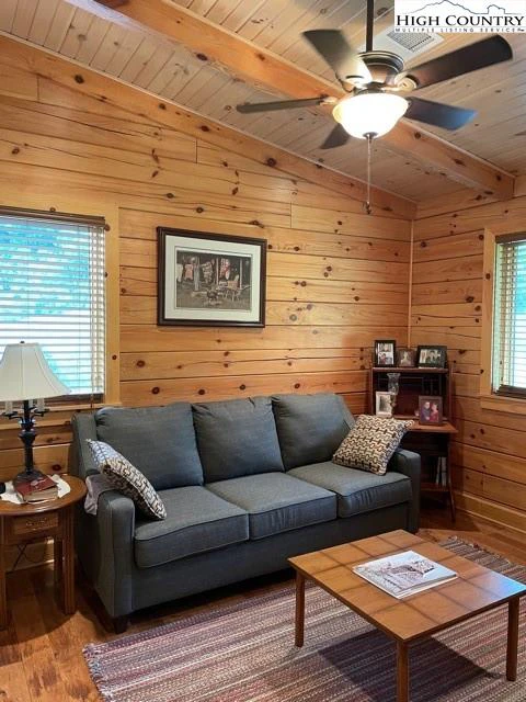 Image number 11 for the current listing