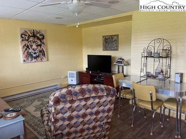 Image number 7 for the current listing