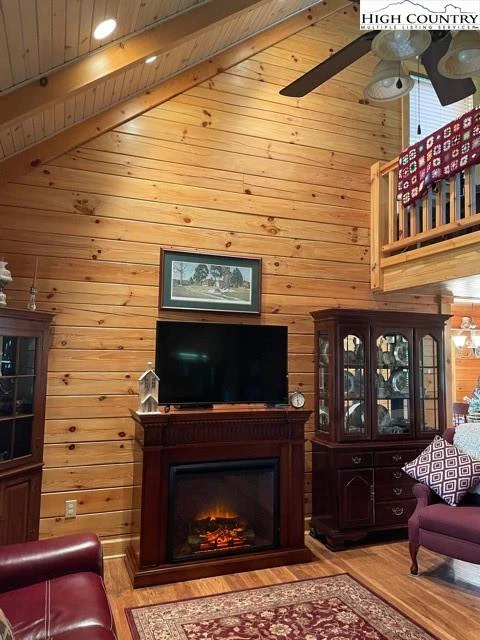 Image number 17 for the current listing