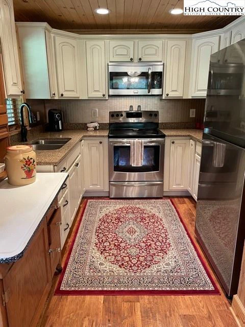 Image number 15 for the current listing