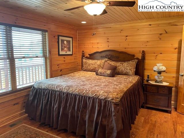 Image number 14 for the current listing