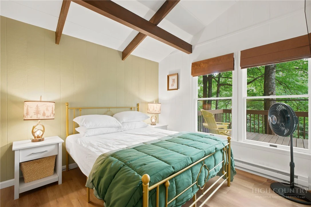 Image number 14 for the current listing