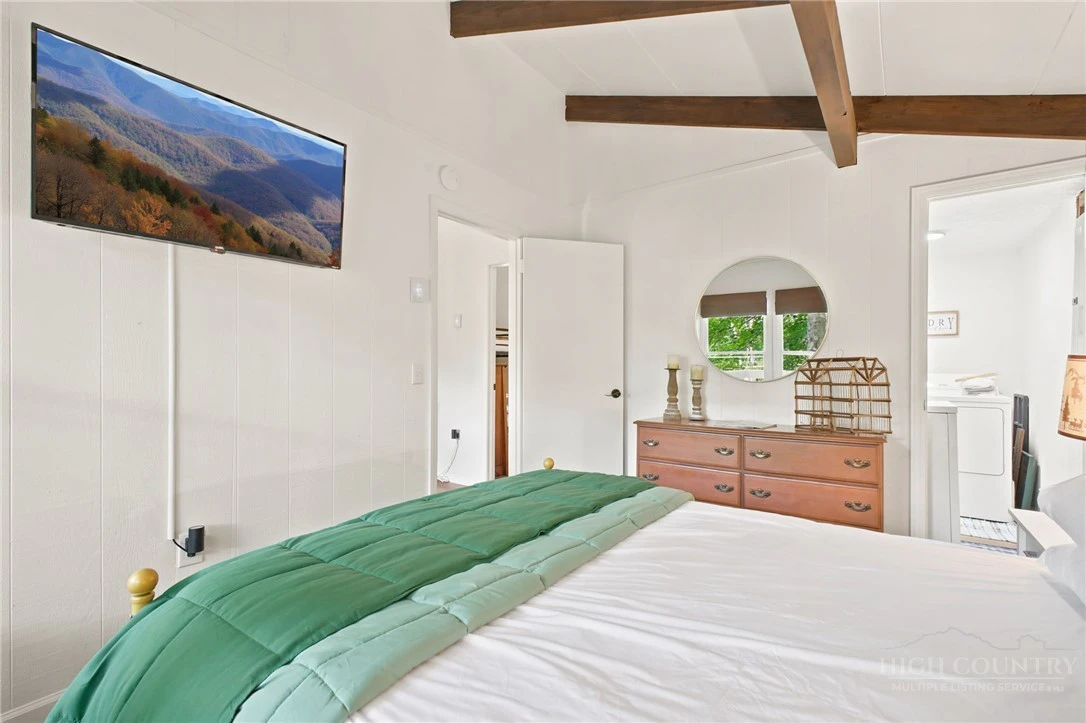 Image number 15 for the current listing