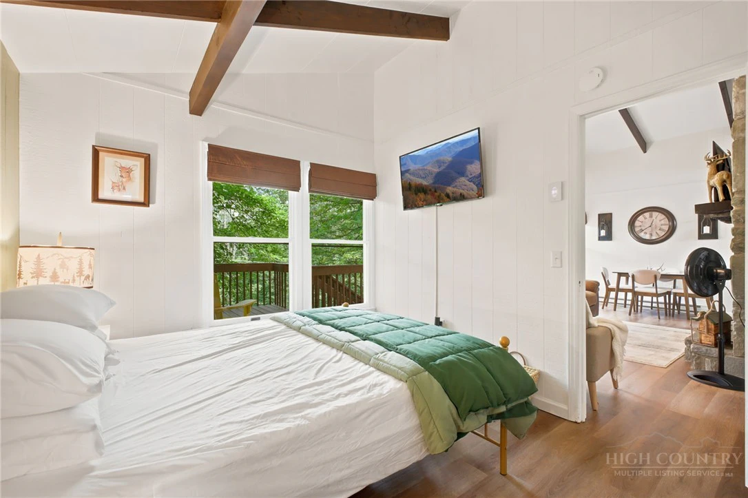 Image number 16 for the current listing