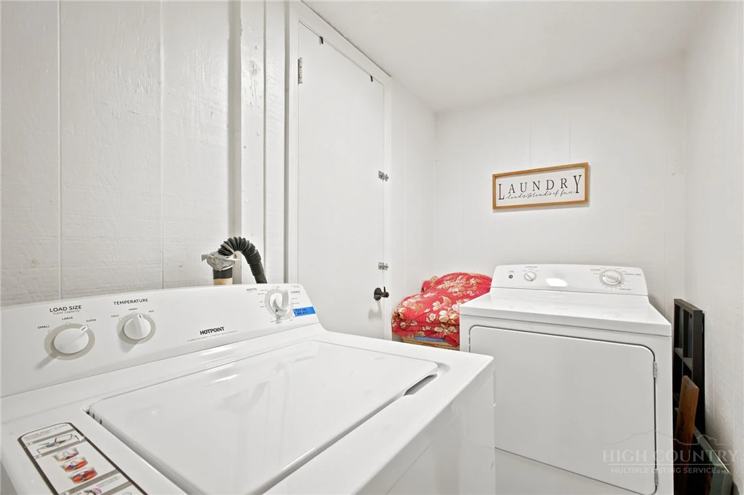 Image number 20 for the current listing