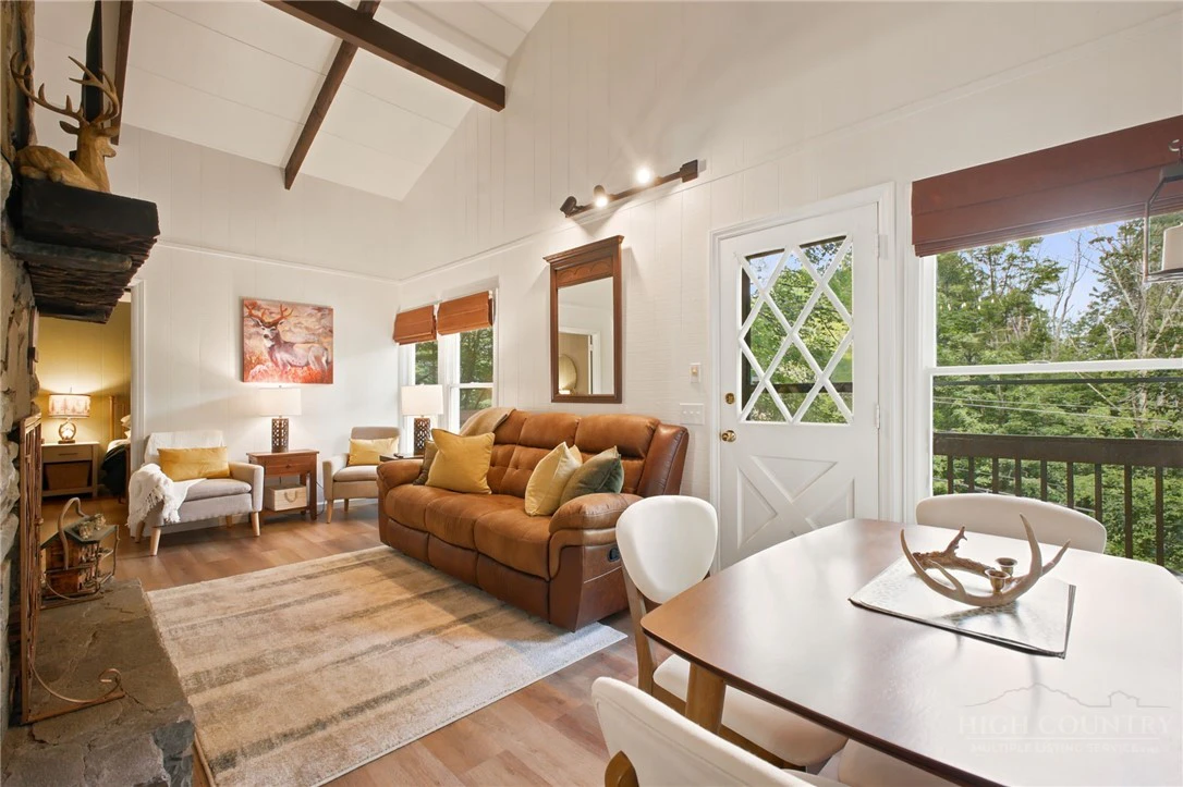 Image number 3 for the current listing