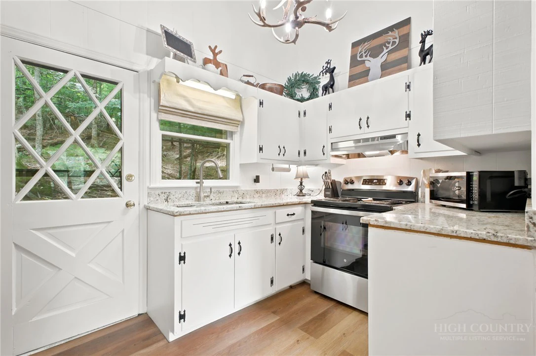 Image number 5 for the current listing