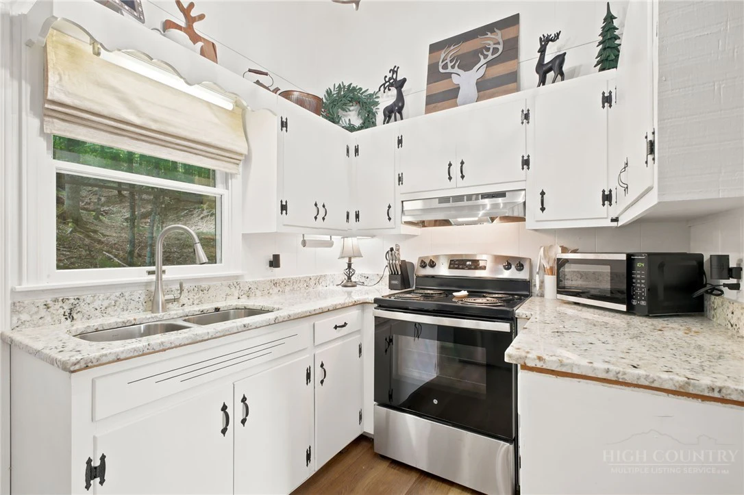 Image number 6 for the current listing