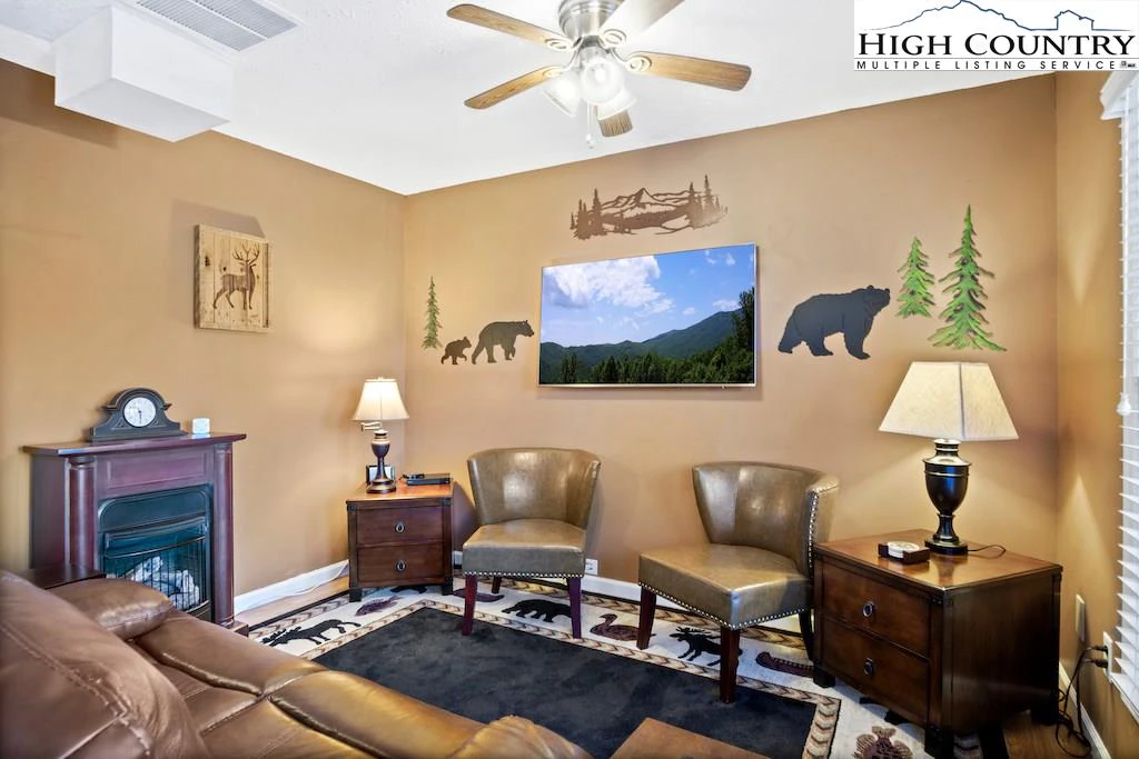 Image number 1 for the current listing