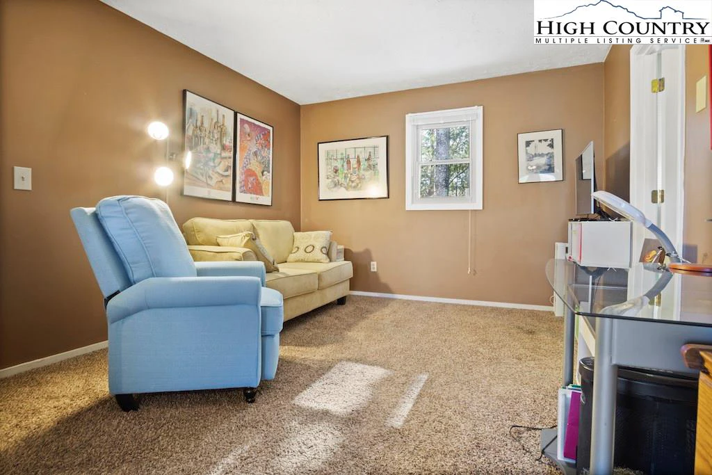 Image number 13 for the current listing