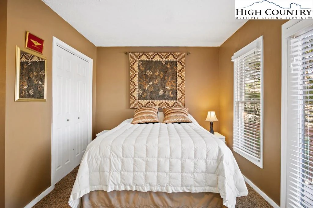 Image number 9 for the current listing