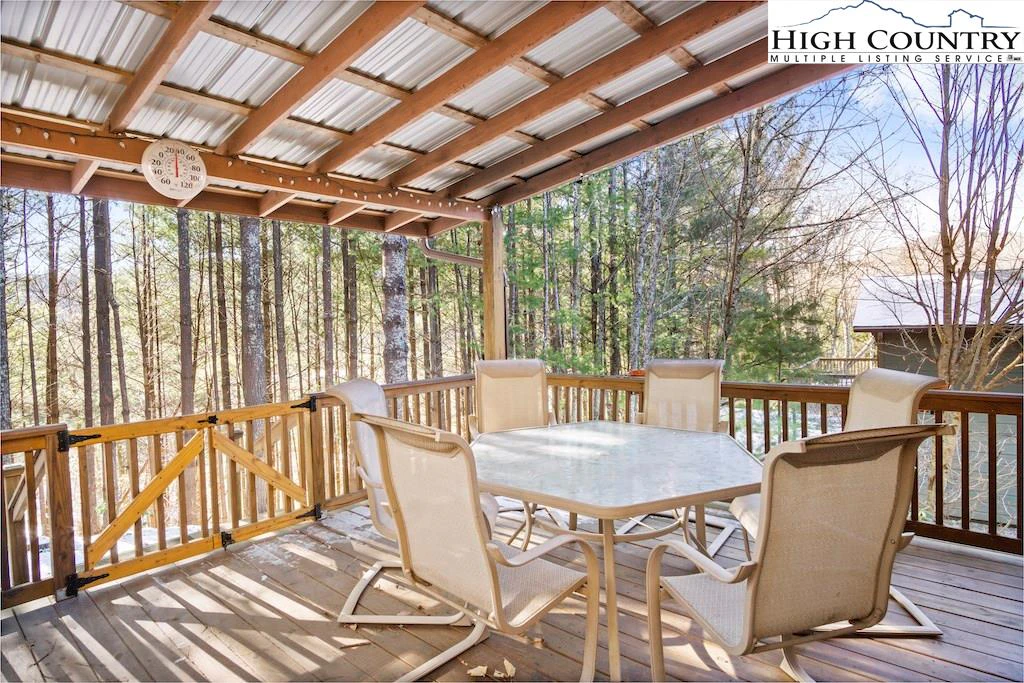 Image number 4 for the current listing