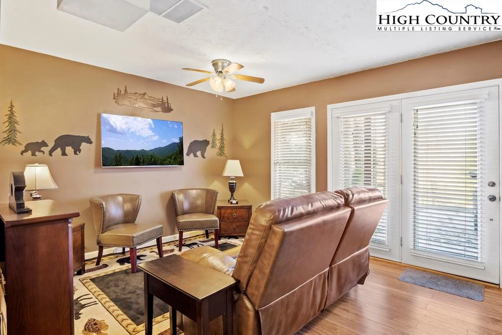 Image number 21 for the current listing