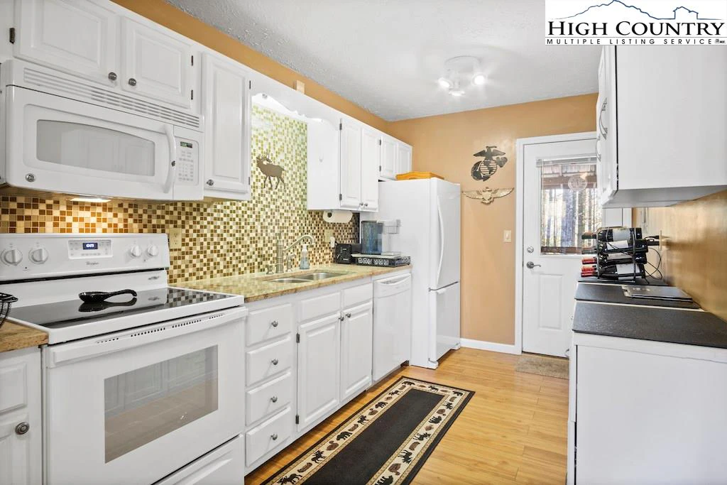 Image number 19 for the current listing
