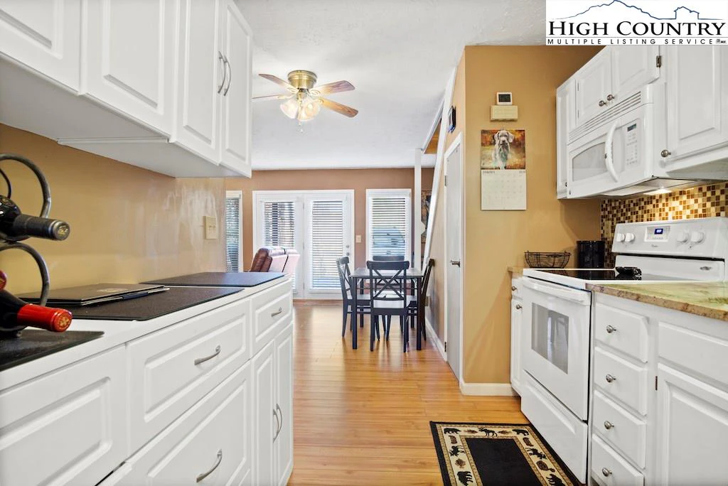 Image number 18 for the current listing