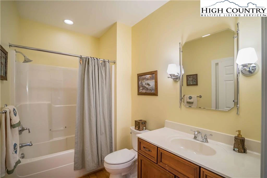 Image number 4 for the current listing