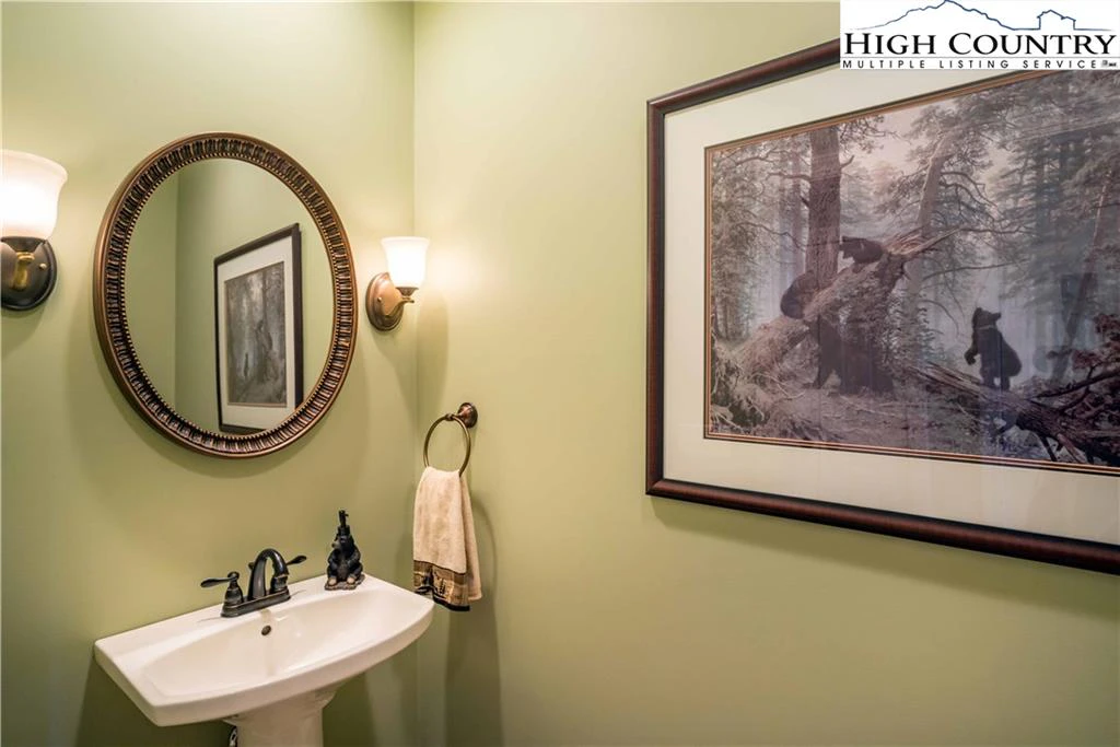 Image number 7 for the current listing