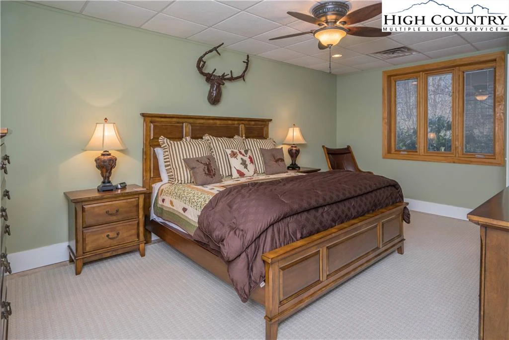 Image number 20 for the current listing