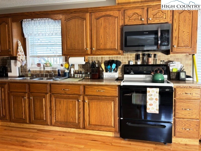 Image number 21 for the current listing