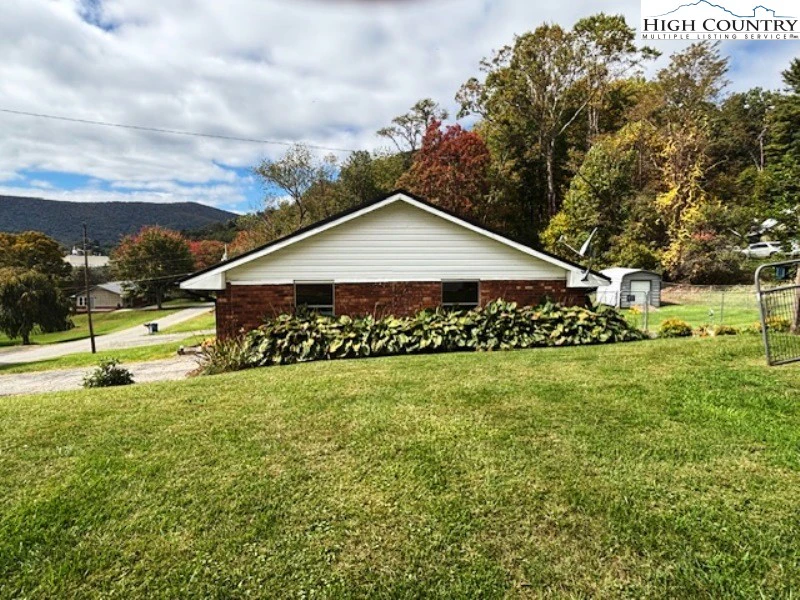 Image number 14 for the current listing