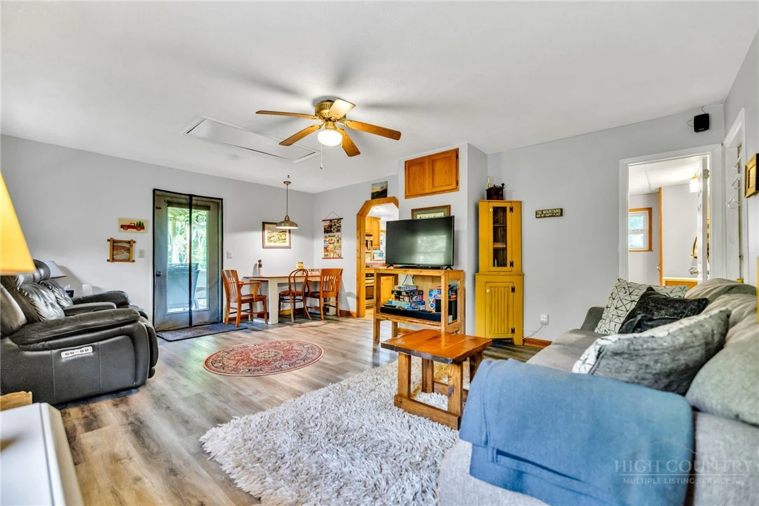 Image number 9 for the current listing