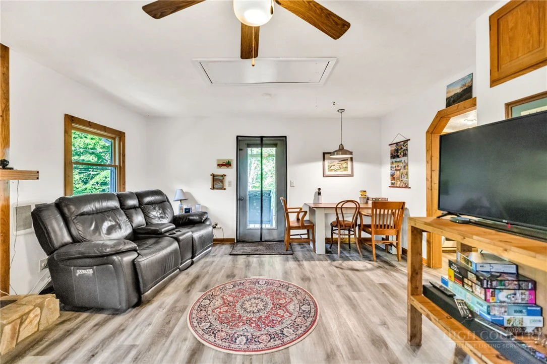 Image number 10 for the current listing