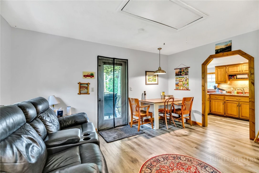 Image number 12 for the current listing