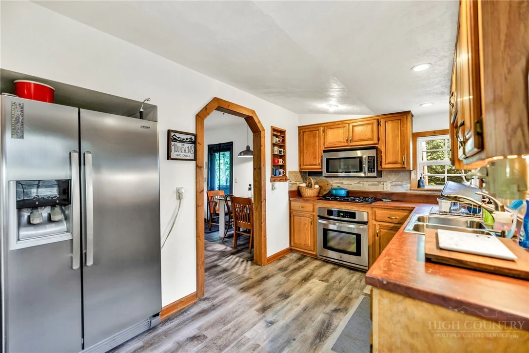 Image number 14 for the current listing