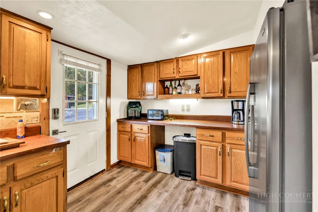 Image number 15 for the current listing