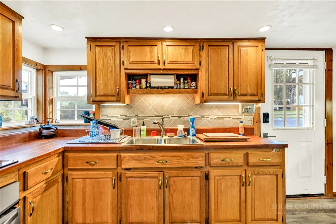 Image number 16 for the current listing