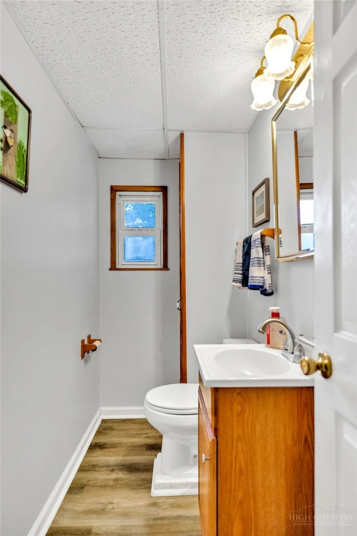 Image number 17 for the current listing