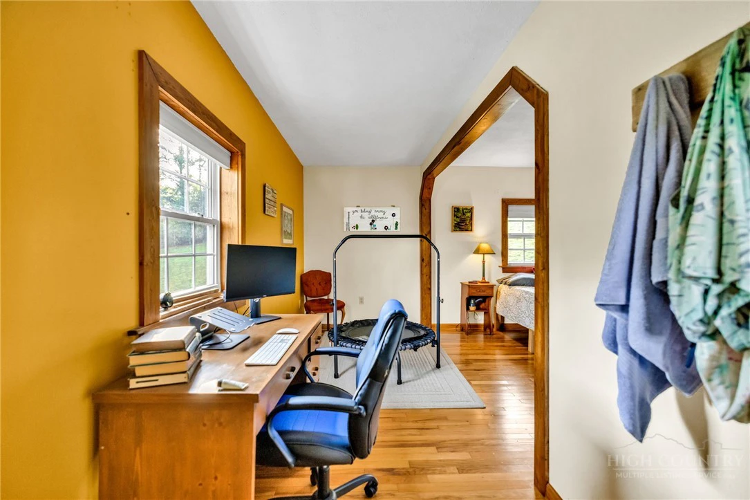 Image number 20 for the current listing