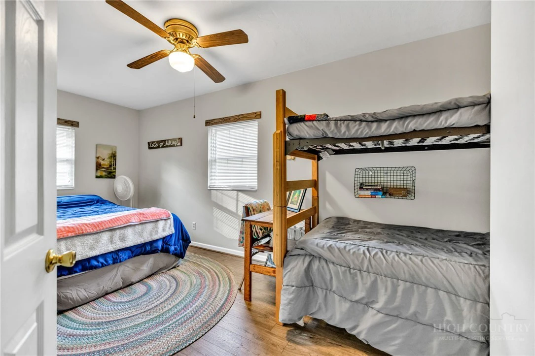 Image number 21 for the current listing