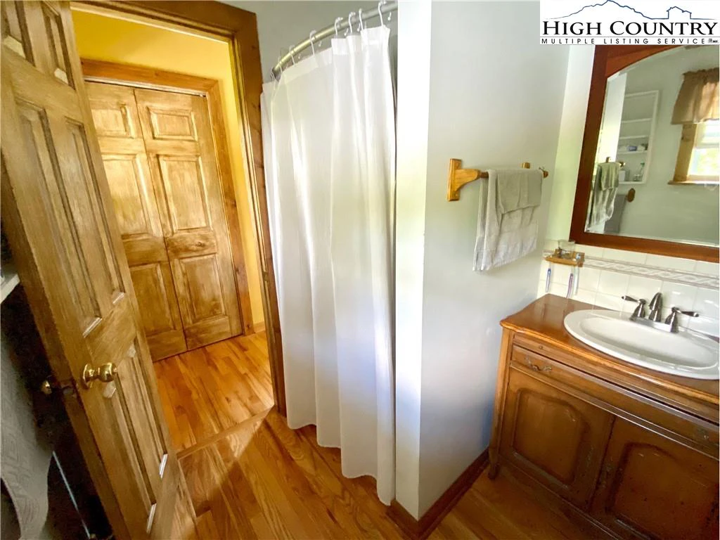 Image number 6 for the current listing