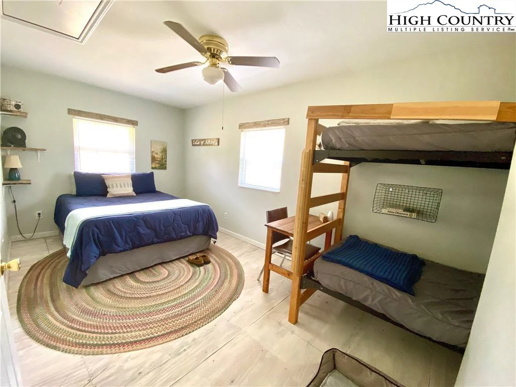 Image number 7 for the current listing