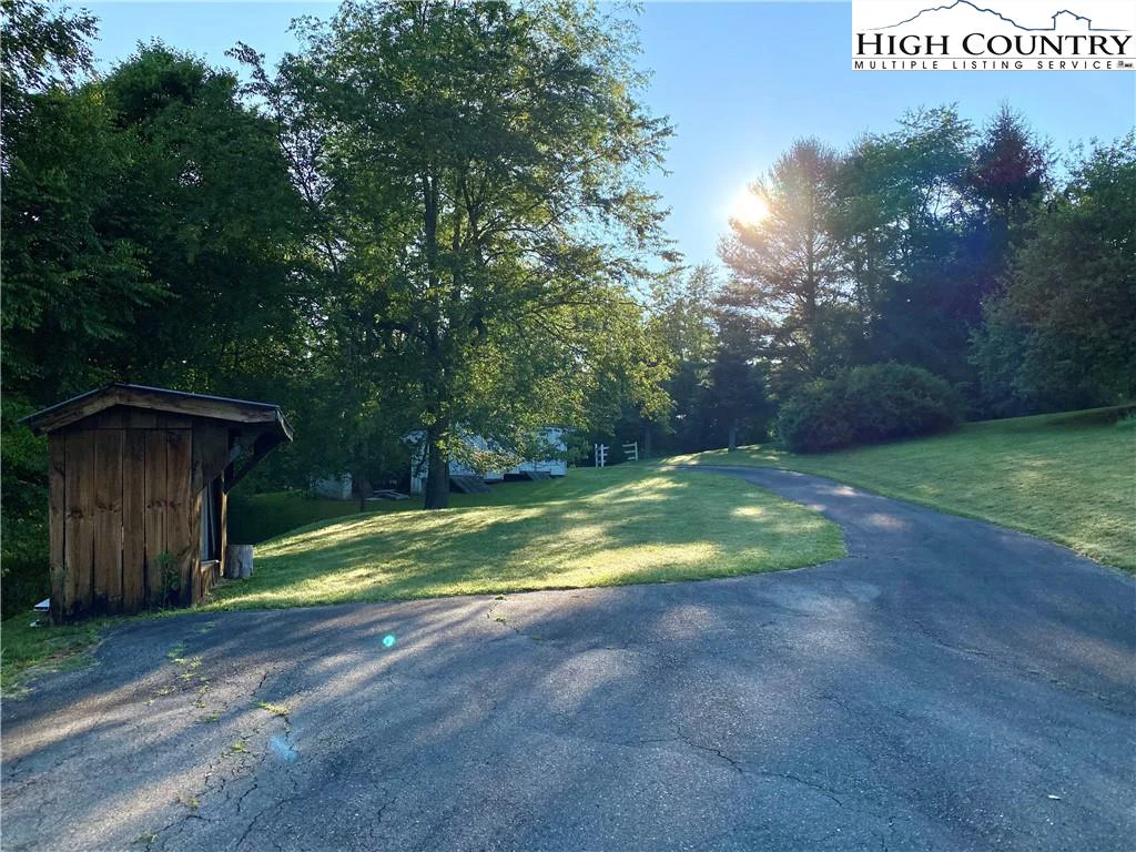 Image number 17 for the current listing