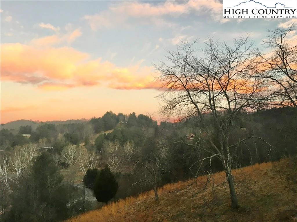 Image number 19 for the current listing