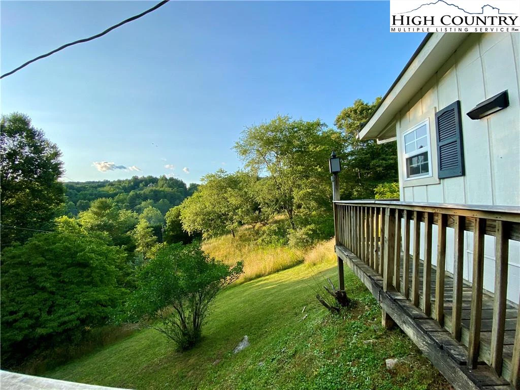 Image number 28 for the current listing