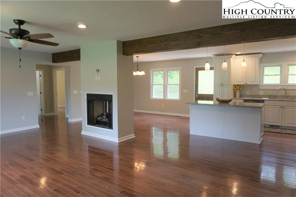Image number 1 for the current listing