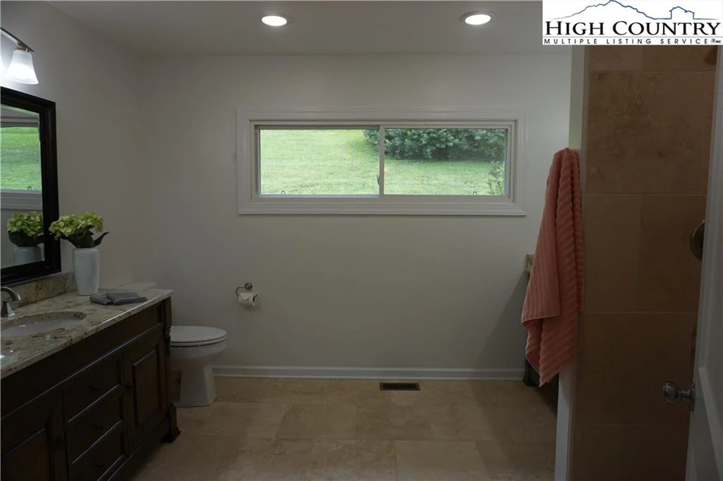 Image number 3 for the current listing