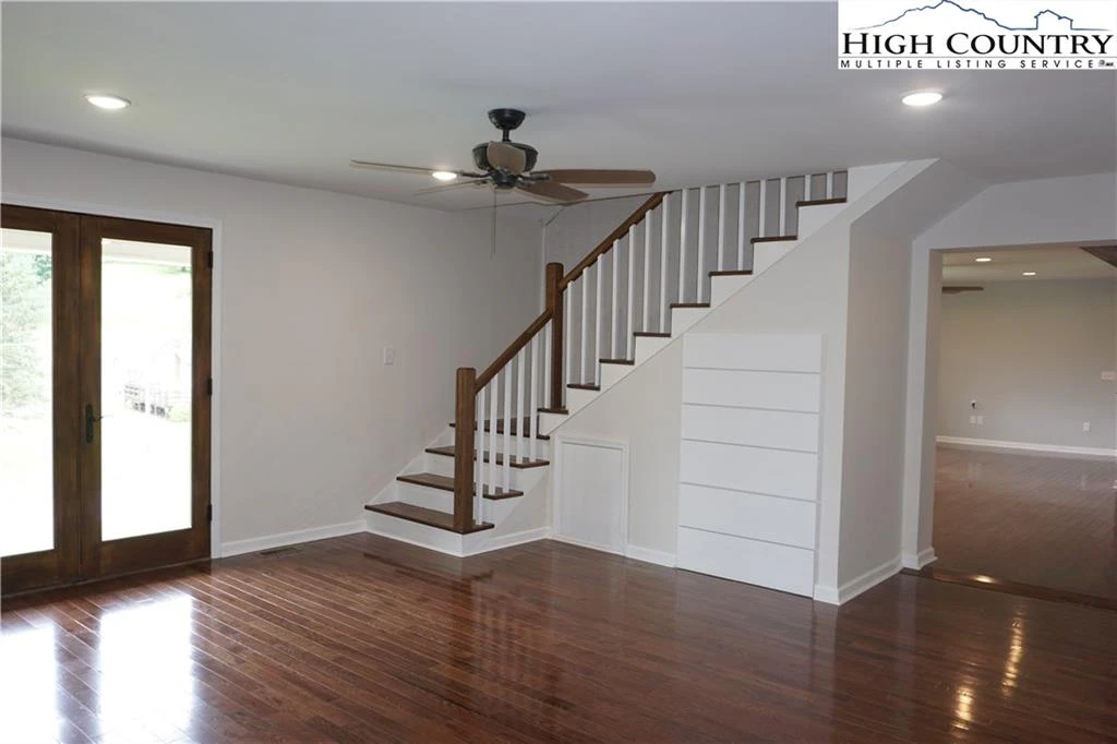 Image number 7 for the current listing