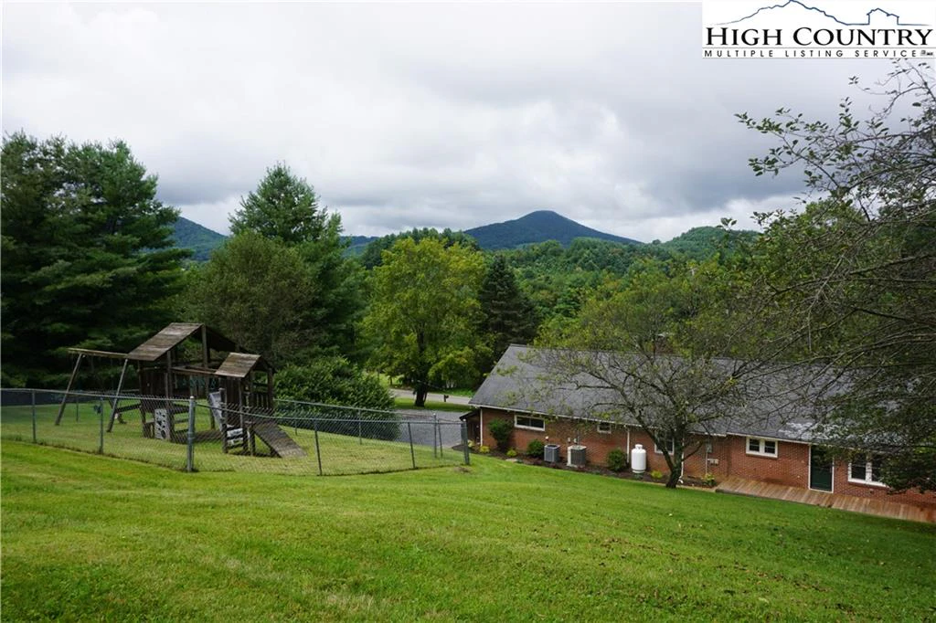 Image number 15 for the current listing