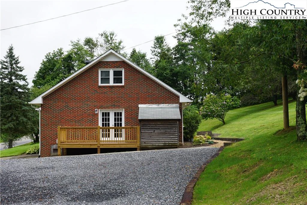 Image number 16 for the current listing