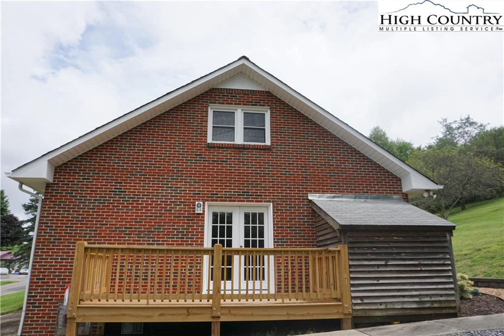 Image number 17 for the current listing
