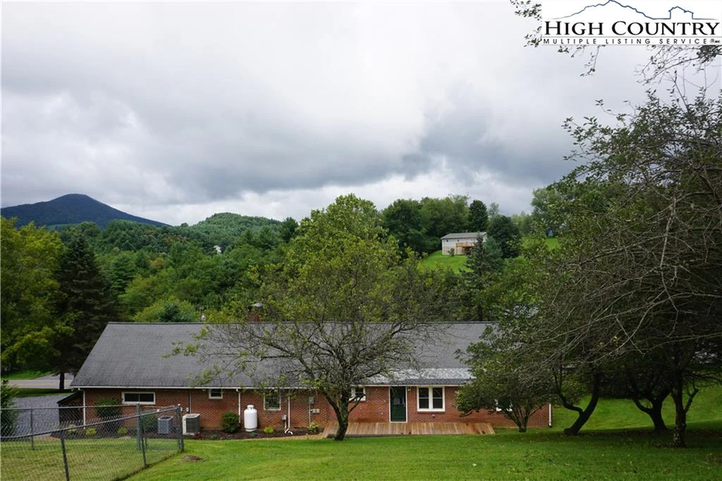 Image number 18 for the current listing