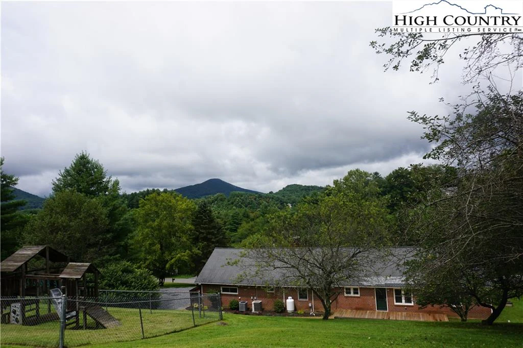 Image number 19 for the current listing