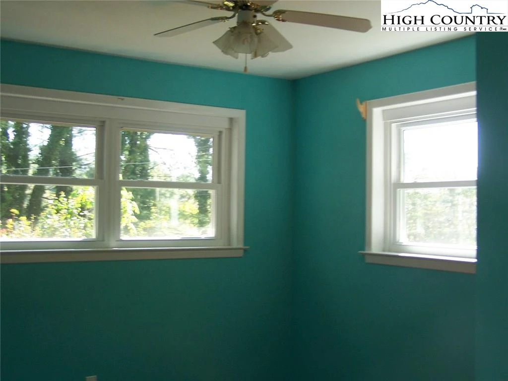 Image number 14 for the current listing